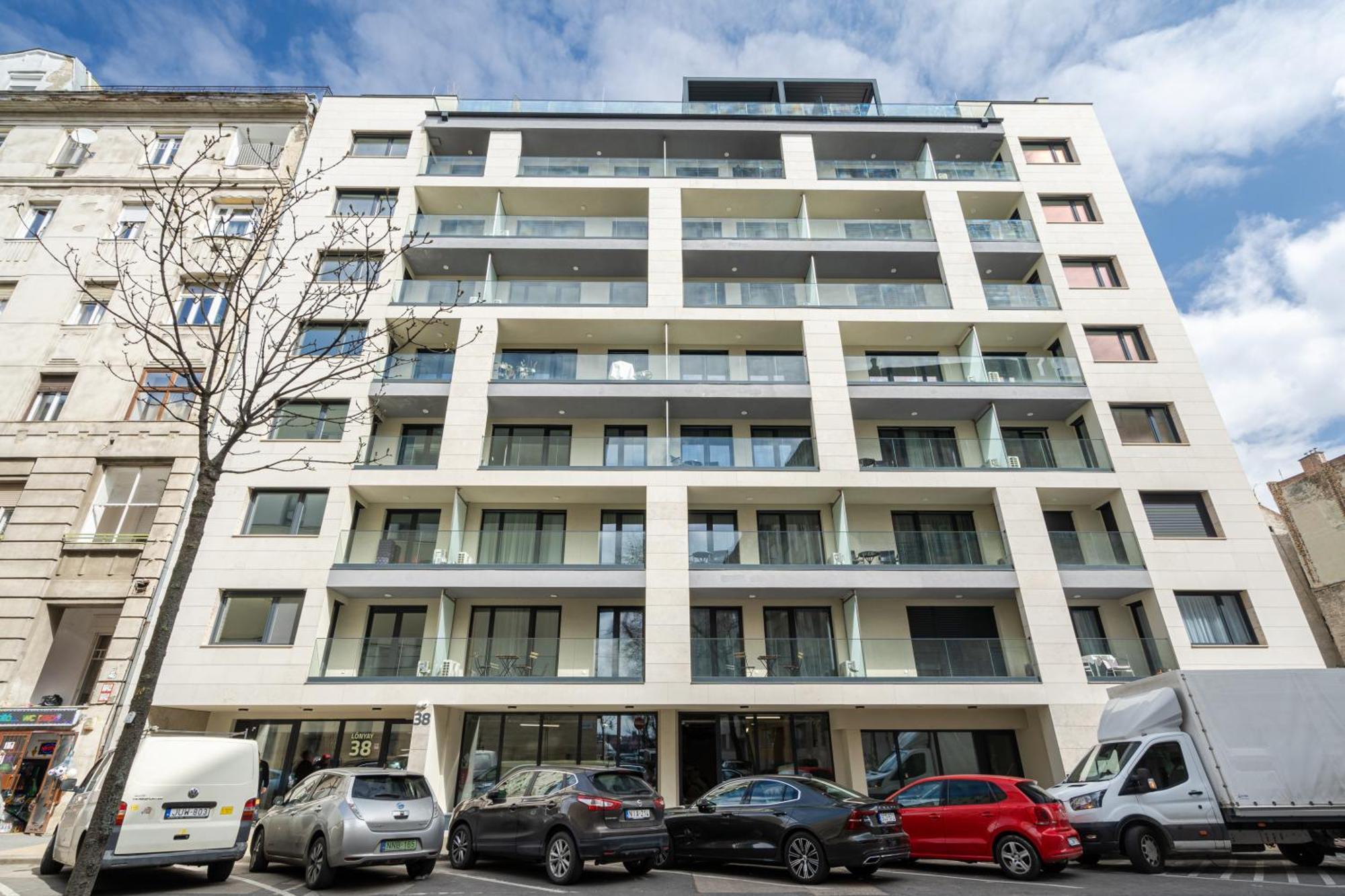 Apartment Near The River 3 *